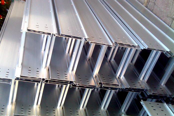 托盘式电缆桥架